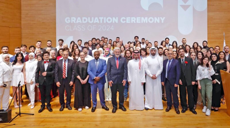 برنامج قطر للمنح الدراسية – التعليم فوق الجميع احتفل بتخريج مئة وعشرين من طلابه في الجامعة الأميركية في بيروت